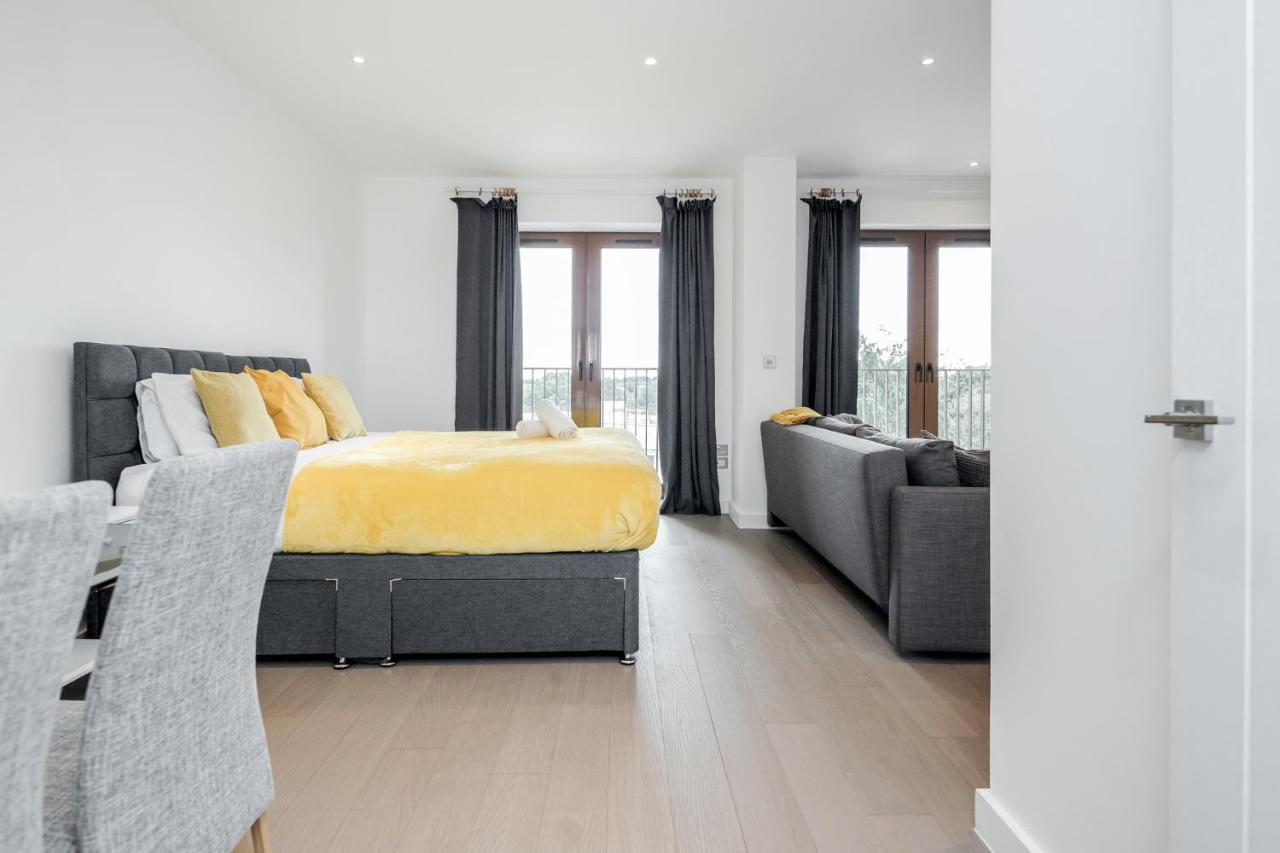 Luxury Studio Apartment St Albans With Amaryllis Apartments エクステリア 写真