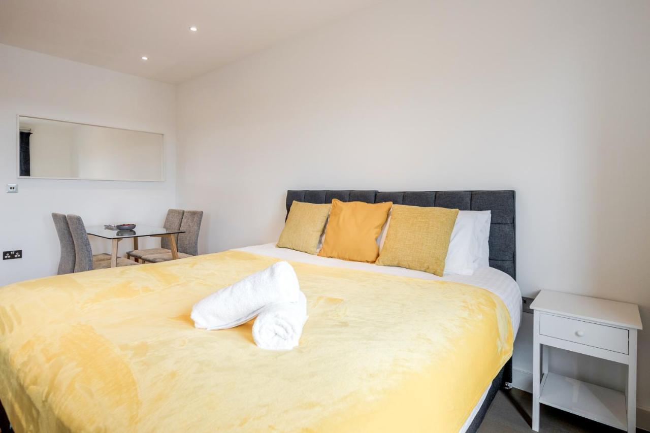 Luxury Studio Apartment St Albans With Amaryllis Apartments エクステリア 写真