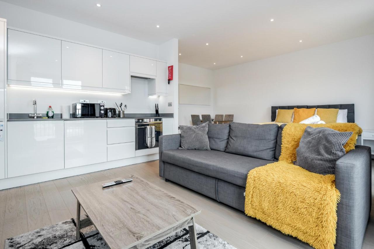 Luxury Studio Apartment St Albans With Amaryllis Apartments エクステリア 写真