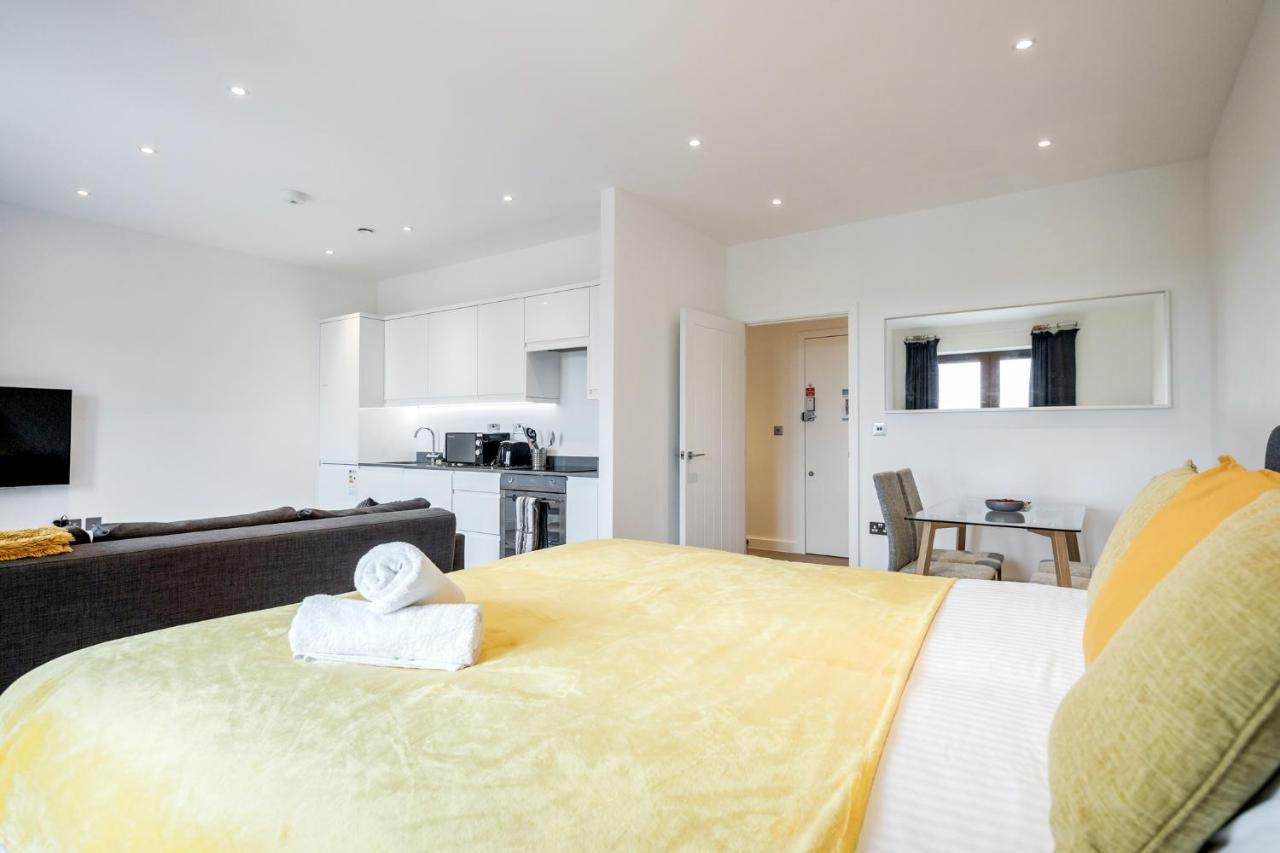 Luxury Studio Apartment St Albans With Amaryllis Apartments エクステリア 写真