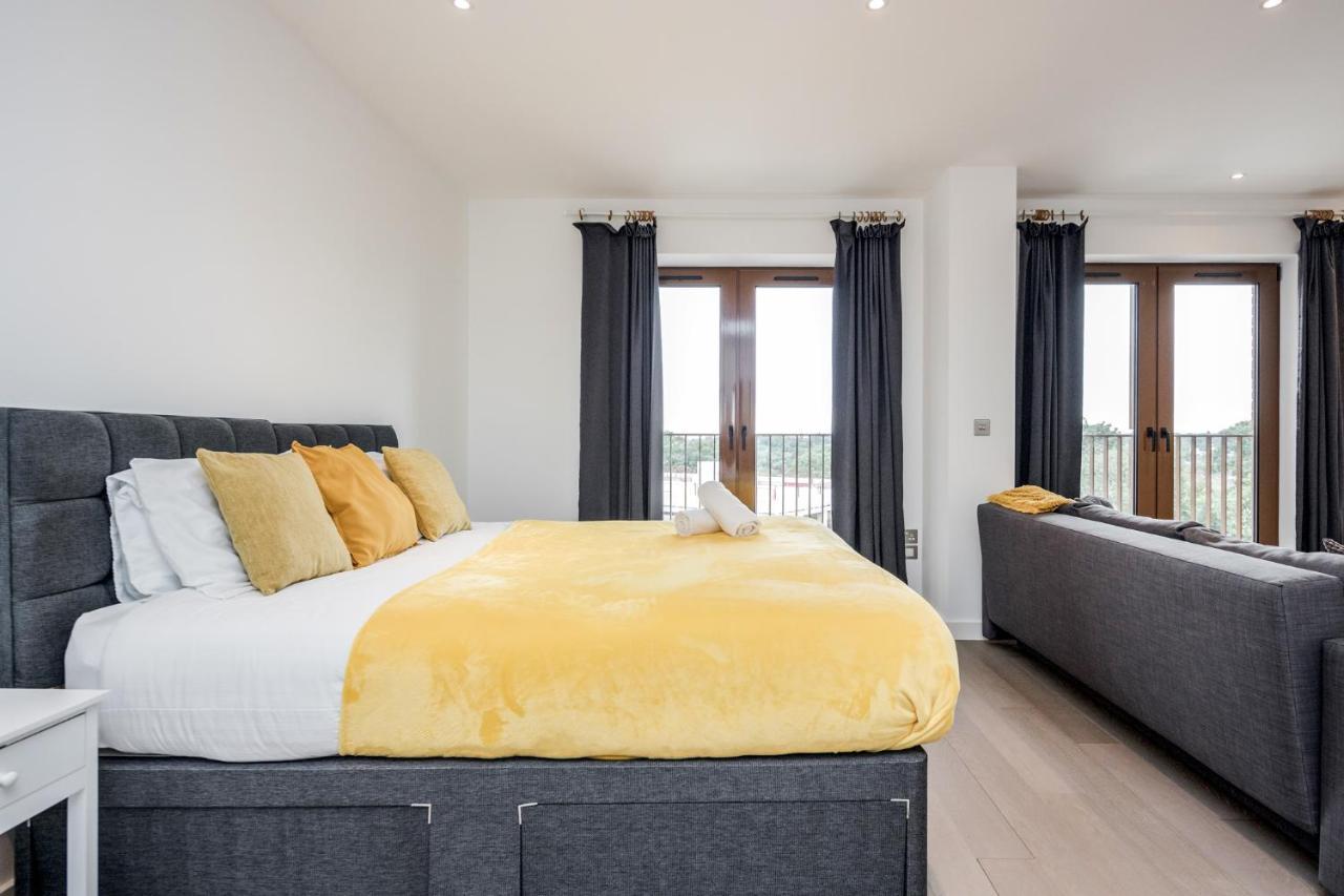 Luxury Studio Apartment St Albans With Amaryllis Apartments エクステリア 写真